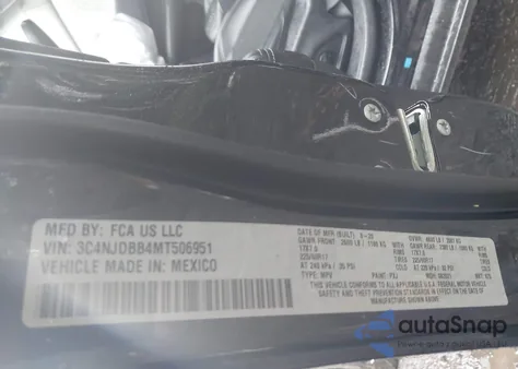 2021 Jeep Compass Latitude 4X4 z USA, uszkodzony, nr VIN 3C4NJDBB4MT506951